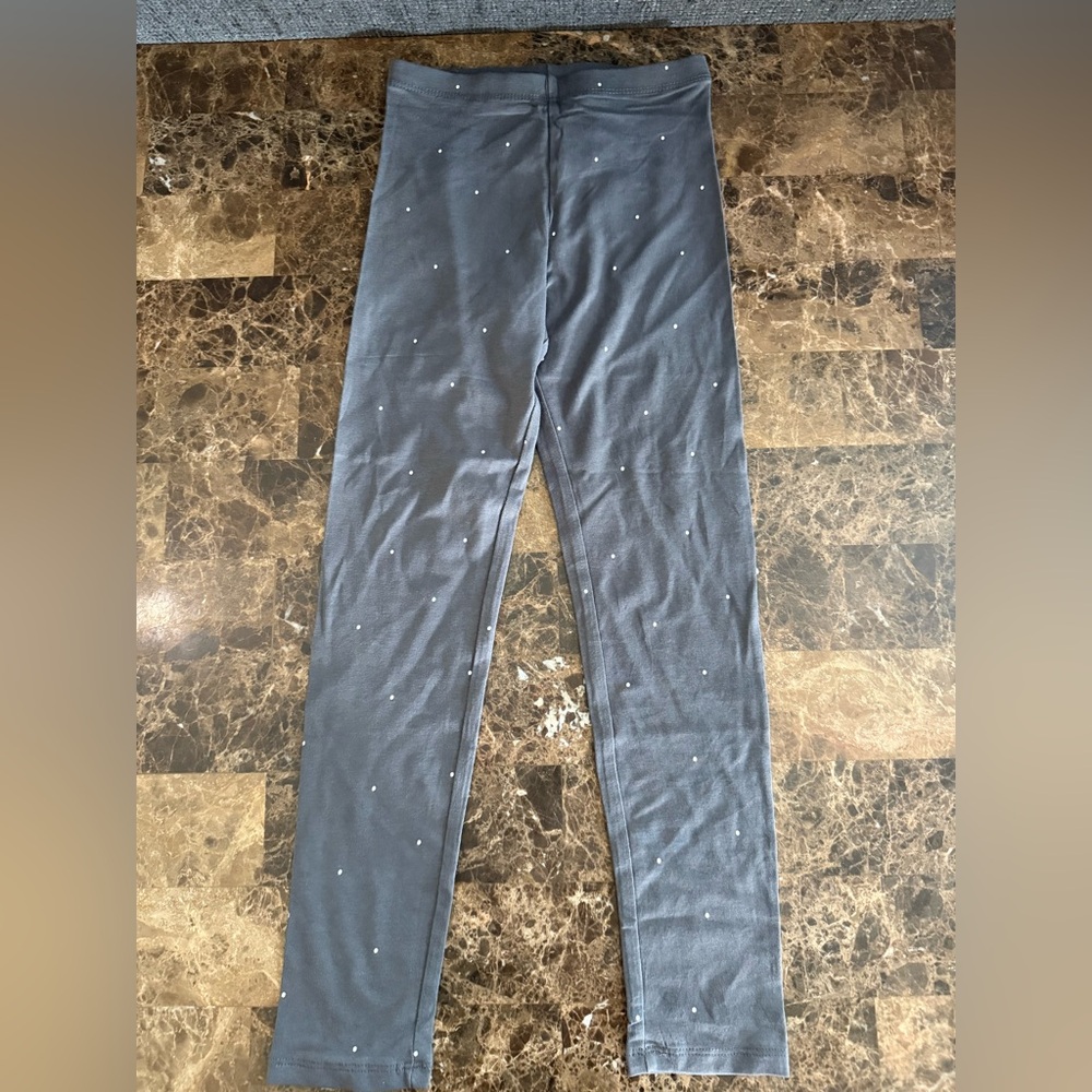 NWT. H&M. Girl’s Jersey Leggings. Gray with white polka dots. Size 7.